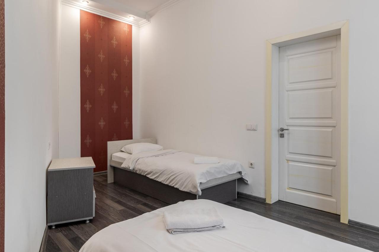 Halytska Apartment Lviv Buitenkant foto