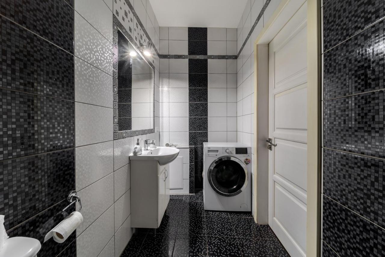 Halytska Apartment Lviv Buitenkant foto